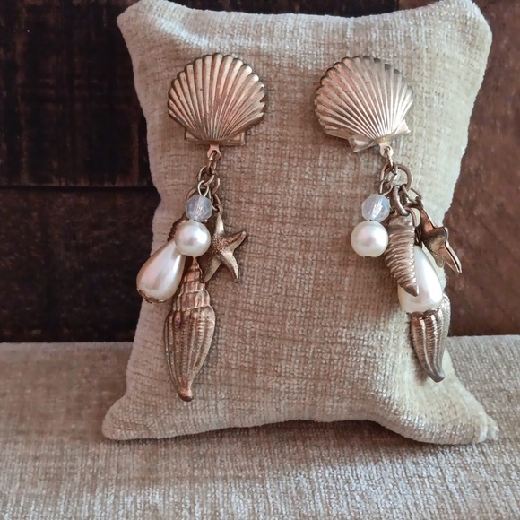 Vintage Gold Tone Seashell Bead Post Dangle Earrings - Picture 1 of 10